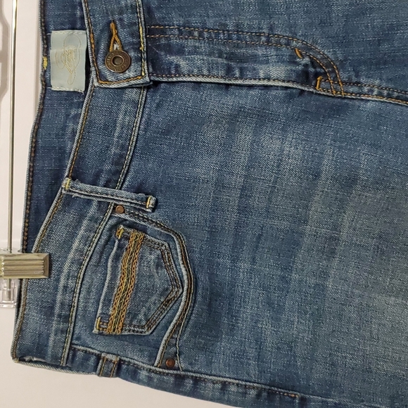 Levi's 515 Capri Denim Jeans - Picture 3 of 9